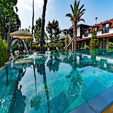 Assos Hunters Hotel Special Class +6